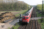 Ein halbes Jahr nach dieser Aufnahme war 110 494 bereits verschrottet. Hier ist sie noch mit dem nachmittäglichen Verstärkungszug RB 30528 aus Köln bei Oberhausen-Sterkrade unterwegs. (08.04.2011) <i>Foto: Joachim Bügel</i>