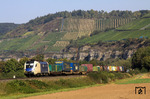 ES 64 U2-060 der Wiener Lokalbahnen (WLB) mit IKE 50169 (Maschen - München-Riem) im Maintal bei Himmelstadt. (21.09.2011) <i>Foto: Wolfgang Bügel</i>