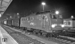 140 379 mit einem Güterzug im nächtlichen Cottbus. (22.02.2003) <i>Foto: Frank Lüdecke</i>