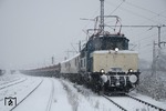 194 178 bespannte in Gelsenkirchen-Bismarck einen Sonderzug mit zwei EWS-Loks sowie Schüttgutwagen für Bulgarien. (12.12.2012) <i>Foto: Joachim Schmidt</i>