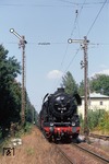 Die zum Bw Arnstadt/hist. gehörende 44 1093 verlässt mit einem Sonderzug den Bahnhof Seeshaupt an der Strecke Tutzing - Kochel. (08.1999) <i>Foto: Bernhard P. Reichert</i>