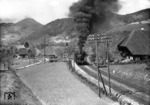 58 1340 vom Bw Villingen (Schwarzw) auf anstrengender Bergfahrt mit einem Güterzug bei Gutach (Schwarzwaldbahn). (1937) <i>Foto: RVM</i>