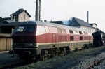232 001 (Bw Kempten) zu Gast im Bw Augsburg. Die Lok weilte wohl anlässlich von Meßfahrten hier, denn dahinter wartet 044 427, die damalige Bremslok des BZA München. (15.03.1974) <i>Foto: Peter Schiffer</i>