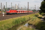 Auch wenn einige Loks der Baureihe 143 noch das neue S-Bahnlogo erhalten haben, sind ihre Tage dennoch gezählt. Nur auf der NRW S-Bahnlinie S 6 (Essen Hbf - Köln-Nippes) herrscht uneingeschränkte Dominanz dieser Baureihe.  (10.07.2013) <i>Foto: Wolfgang Bügel</i>