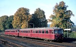 815 689 + 515 570 als Nt 6917 (Paderborn - Northeim) im Bahnhof Wehrden/Weser. (25.10.1975) <i>Foto: Peter Schiffer</i>