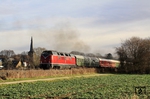 Am Zugschluss unterstützte tatkräftig V 200 116 den mit 41 360 geführten Sonderzug nach Winterberg.  (18.01.2014) <i>Foto: Wolfgang Bügel</i>