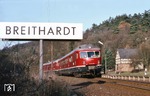 517 002 und 517 003 ist als N 5673 (Limburg - Wiesbaden) im Haltepunkt Breithardt eingetroffen. (30.11.1982) <i>Foto: Joachim Bügel</i>