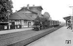 78 256 mit P 2438 (Paderborn - Hamm) im Bahnhof Lippstadt. Der Bahnhof wurde 1987 komplett umgebaut, das alte Empfangsgebäude abgerissen. (22.07.1966) <i>Foto: Wolfgang Bügel</i>