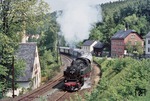 086 809 mit Sonderzug E 23411 in Naila auf der Nebenbahn Hof - Bad Steben. Das linke Gleis führte nach Schwarzenbach am Wald. (03.06.1973) <i>Foto: Wolfgang Bügel</i>