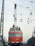 Turmtriebwagen 6211 Esn mit ausgefahrener Leiter bei Oberleitungsarbeiten in Essen.  (1965) <i>Foto: Willi Marotz</i>
