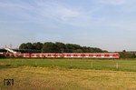 Als Berufsverkehr-Verstärkungszug haben 420 919 + 420 418 als S 31528 (Düsseldorf - Langenfeld) bei Langenfeld-Berghausen ihr Fahrtziel fast erreicht. (05.09.2014) <i>Foto: Joachim Bügel</i>