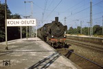 38 3643 vom Bw Wuppertal-Langerfeld in Köln-Deutz vor einem Nahverkehrszug auf dem Weg in die bergische Heimat. (11.09.1960) <i>Foto: Will A. Reed</i>