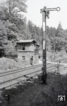 Die 1905 in Betrieb genommene Blockstelle Sachsenwald in km 255,2 zwischen Aumühle und Büchen. (06.1976) <i>Foto: Benno Wiesmüller</i>