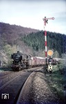 50 133 (Bw Bestwig) rollt mit einem Güterzug bei Elleringhausen ihrer Heimat entgegen. Sie war im Juni 1950 aus Belgien zurückgekommen. (03.1966) <i>Foto: Dietrich Crone (Slg. G.Mitze)</i>