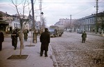 Dnjepropetrowsk im September 1943: Das Bild der Stadt ist noch von Wehrmachtssoldaten geprägt, auf der Kreuzung regelt ein Posten der Feldgendarmerie den Straßenverkehr. Am 25. Oktober wurde die Stadt von sowjetischen Truppen übernommen. (09.1943) <i>Foto: Walter Hollnagel</i>