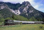144 505 mit N 5503, der Freilassing um 7.26 Uhr verlassen hatte und um 8.29 Uhr Berchtesgaden erreichen wird, bei Winkl. (28.05.1979) <i>Foto: Wolfgang Bügel</i>