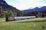 Planmäßig eine 111-Leistung war der Umlaufplan (zum Glück für den Fotografen) an diesem Tag durcheinander geraten und so bespannte 144 504 den IC 510 zwischen Berchtesgaden und Freilassing. (28.05.1979) <i>Foto: Wolfgang Bügel</i>