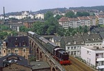Auch die Rheinische Strecke war in das Stadtjubiläum eingebunden. Dort, wo heute Radfahrer verkehren, ist der DGEG-Sonderzug mit V 36 231 (und V 36 204 am Zugschluss) in Wuppertal-Heubruch unterwegs. (10.06.1979) <i>Foto: Wolfgang Bügel</i>