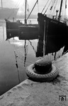 Winterstimmung im Hamburger Hafen. (02.1956) <i>Foto: Walter Hollnagel</i>