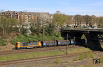 273 073 der Kreisbahn Siegen-Wittgenstein (KSW) mit einem Sondergüterzug in Wuppertal-Vohwinkel. (21.04.2015) <i>Foto: Wolfgang Bügel</i>