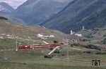 Glacier-Express K 905 von St. Moritz nach Zermatt mit FO-Zahnrad-E-Lok HGe 4/4II 107 nahe Hospental. (03.07.1993) <i>Foto: Ulrich Neumann</i>