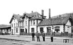 Der Bahnhof Treffurt an der 1902 erröffneten Bahnstrecke Schwebda – Wartha, die 1945 stillgelegt wurde. Weiterhin war er Ausgangspunkt der Bahnstrecke Treffurt – Mühlhausen. (1907) <i>Foto: RVM-Archiv</i>