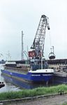 Der Godorfer Hafen ist die 1960 eingeführte Bezeichnung für den Wesselinger Hafen bei Köln. Er versorgt unter anderem die chemische Industrie der Region mit Mineralöl. Die "Larissasee" war ein kanalgängiger Frachter mit 1.700 t Tragfähigkeit, der 1980 bei der Jansen-Werft in Leer vom Stapel lief. 1985 gehörte er der Intersee Schiffahrts-Gesellschaft in Haren/Ems. Nach Verkäufen nach Polen (neuer Schiffsname: "Opal", später "Fast Sim") und Rußland ("Iris 1") wurde sie 2013 zum Verschrotten gefahren. (04.05.1985) <i>Foto: Peter Schiffer</i>