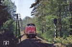 211 272 bei Ohl-Rönsahl auf dem Weg nach Dieringhausen, auf dem Streckenabschnitt, der ab 02.06.1985 stillgelegt wurde. (17.05.1985) <i>Foto: Peter Schiffer</i>