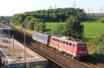 Die Buschtrommeln meldeten diesmal die blaue 181 201 vor dem PbZ 2471 von Dortmund nach Frankfurt, doch der Zug erschien bei Leverkusen-Rheindorf weder mit Wagen noch mit der erhofften Zuglok, stattdessen zog 115 448 die Fuhre. (15.08.2016) <i>Foto: Joachim Bügel</i>