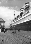 Dampfer "New York" der Hamburg-Amerika-Linie am Pier "Steubenhööft" in Cuxhaven.  (05.1937) <i>Foto: Walter Hollnagel</i>