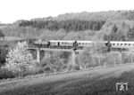 252 901 mit einem Personenzug nach Mudau auf der Bieberklingenbrücke bei Lohrbach.  (04.05.1973) <i>Foto: Dieter Kempf</i>