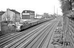 V 200 073 (Bw Hamm P) mit D 66 (Norddeich - Köln) in Wuppertal-Unterbarmen. (21.04.1962) <i>Foto: Helmut Röth</i>