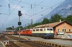 111 020 (Bw München 1) leistet einer ÖBB 1110 und 1042 Vorspanndienste in Jenbach am Inn. (20.04.1988) <i>Foto: Peter Patt</i>