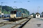 144 021 erreicht mit N 7017 (Neustadt ab 09.01 Uhr - Lichtenfels an 09.50 Uhr) den Bahnhof Coburg.  (23.09.1983) <i>Foto: Wolfgang Bügel</i>