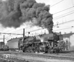 CSD 556.0292, eine in den Jahren 1951 bis 1958 entstandene Neubaulok mit insgesamt 510 Exemplaren, fährt mit einem Güterzug aus Brünn (Brno) Hbf. (16.05.1968) <i>Foto: Joachim Claus</i>