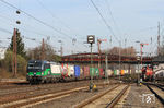 193 243 der österreichischen European Locomotive Leasing (ELL) vor DGS 42951 (Rheinhausen - Gemünden) in Düsseldorf-Rath. (16.03.2017) <i>Foto: Joachim Bügel</i>