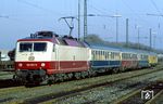 120 003 vor Dsts 83961 des Bundesbahn-Zentralamts Minden im Bahnhof Holzwickede. (13.02.1984) <i>Foto: Joachim Bügel</i>
