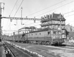 Die von Alsthom im Jahr 1955 gebaute SNCF CC 7154 fährt mit einem Schnellzug in Geneve (Genf) ein. (08.06.1972) <i>Foto: Joachim Claus</i>
