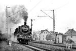 Ausfahrt des Sonderzuges mit der letzten bayr. S 3/6 (18 622) in Treuchtlingen. Offiziell abgestellt wurde die Lok dann am 9. September 1965. (29.05.1965) <i>Foto: Kurt Eckert</i>