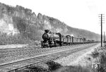 CSD-Lok 534.027 (von der Reichsbahn als 58 2212 eingeordnet) vor dem Elbsandsteingebirge bei Rathen in der sächsischen Schweiz. Die Lokomotiven der Baureihe 534.0 wurden Anfang der 1920er Jahre bei Skoda in Pilsen entwickelt. Konstruktiv entsprachen sie noch den alten österreichischen Baugrundsätzen. Die ersten 30 Lokomotiven wurden 1923 bei Skoda mit den Fabriknummern 241 bis 270 für die CSD gefertigt. Zwischen 1938 und 1945 trugen die in den Bestand der Deutschen Reichsbahn eingeordneten Lokomotiven die Betriebsnummern 58 2201 bis 58 2216. (19.07.1943) <i>Foto: Werner Hubert</i>