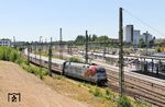 101 144 fährt mit IC 2226 (Passau - Hamburg-Altona) von der Güterzugstrecke über die Abzweigstelle Werkstätte kommend, durch den Bahnhof Opladen und wechselt hier wieder auf die Regelstrecke nach Solingen. (19.06.2017) <i>Foto: Joachim Bügel</i>