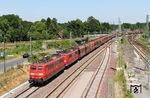 Für einen Montag kamen wenigstens noch ein paar Züge mit interessanten Bespannungen vorbei, so wie GM 60275 (Oberhausen West - Schweinfurt) mit 151 053 und 151 135. (19.06.2017) <i>Foto: Joachim Bügel</i>