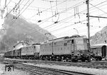 FS E 636 165 und E 636 222 mit einem Güterzug im französisch/italienischen Grenzbahnhof Modane auf der Strecke nach Turin. (09.05.1971) <i>Foto: Joachim Claus</i>