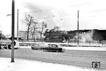 Nach "25cm Neuschnee" wie der Fotograf dieses Bild betitelte, dampft eine unbekannte 01 über die Lombardsbrücke zwischen Hamburg Hbf und -Dammtor.  (14.01.1960) <i>Foto: Walter Hollnagel</i>