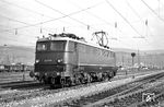 Die am 11.11.1957 abgenommene E 40 059 (Henschel [mech.], BBC [elektr.]) im Rangierbahnhof von Heidelberg. Sie wurde am 8. Februar 2002 beim Bh Nürnberg 2 ausgemustert. (16.03.1958) <i>Foto: Helmut Röth *</i>