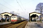 103 200 fährt mit IC 521 "Germania" (Hannover - München) durch den heute in dieser Form nicht mehr existenten Bahnhof Langenfeld/Rheinland. (27.11.1984) <i>Foto: Wolfgang Bügel</i>