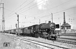 50 485 (Bw Frankfurt/M-2) verlässt mit einem Güterzug den Heidelberger Rangierbahnhof. (03.05.1958) <i>Foto: Helmut Röth *</i>