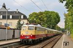 E 10 1309 fährt mit DPE 50 aus Boppard durch den Haltepunkt Solingen-Vogelpark auf einer Strecke, die normalerweise nur von S-Bahnzügen benutzt wird. (25.07.2018) <i>Foto: Joachim Bügel</i>