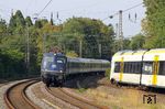 Und täglich fährt das Murmeltier: 110 469 mit dem NX-Ersatzzug RB 32428 nach Wuppertal-Oberbarmen in Wuppertal-Zoologischer Garten. Rechts fährt die Eurobahn (ET 7.09) als RE 20072 nach Venlo ins Bild. (29.08.2018) <i>Foto: Wolfgang Bügel</i>