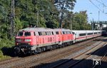 218 838 und 218 837 mit dem defekten 402 015 als FbZ 27871 in Wuppertal-Elberfeld. (29.09.2018) <i>Foto: Wolfgang Bügel</i>